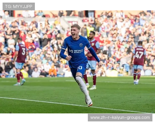 切尔西两翼齐飞,帕尔默接回敲精准射门